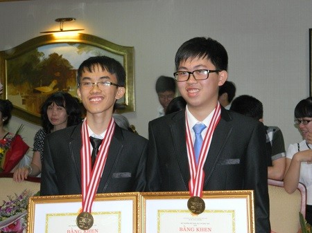 Vietnam’s Physics medalists awarded - ảnh 1
